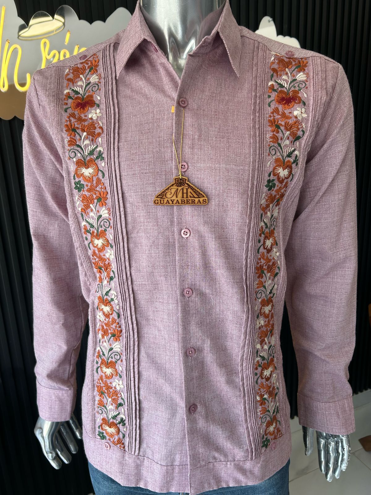 Guayabera Lila Bordada Floral